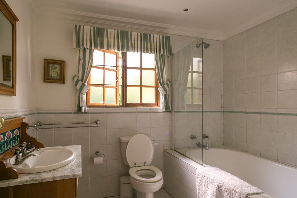 Grace Guest House โจฮันเนสเบิร์ก ภายนอก รูปภาพ