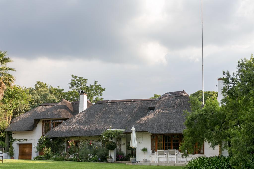 Grace Guest House โจฮันเนสเบิร์ก ภายนอก รูปภาพ