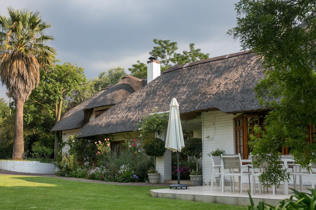 Grace Guest House โจฮันเนสเบิร์ก ภายนอก รูปภาพ
